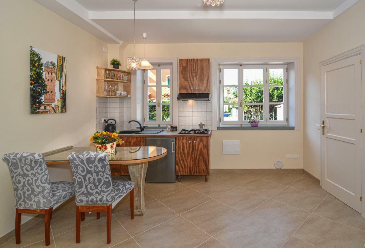 לוקה La Mandolata Dei Poeti Apartaments מראה חיצוני תמונה