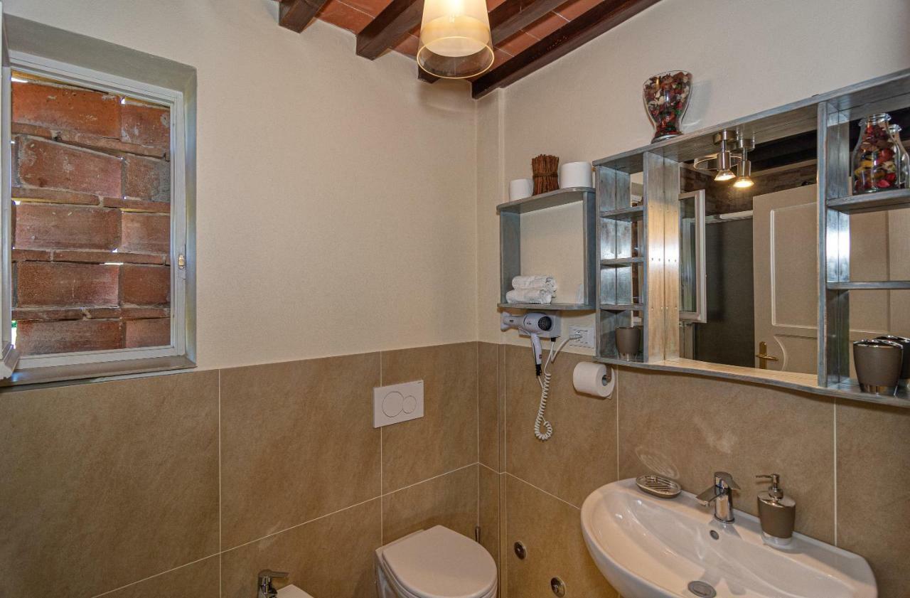לוקה La Mandolata Dei Poeti Apartaments מראה חיצוני תמונה