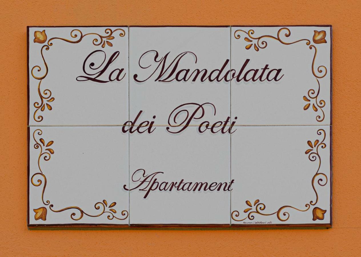 לוקה La Mandolata Dei Poeti Apartaments מראה חיצוני תמונה